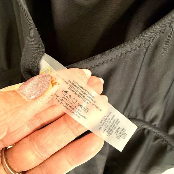 NWT Raisins Curve Trendy Plus Size Lucia Twist-Front Swimdress in black Size 22 - Picture 7 of 8